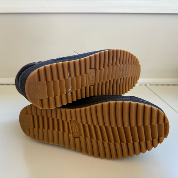 UGG Ridge Waterproof Boot - Picture 4 of 7